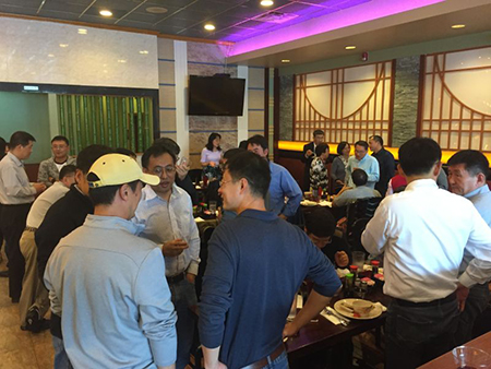 专家们相谈甚欢，，，，，直到黄昏时分，，，，，仍不舍离去