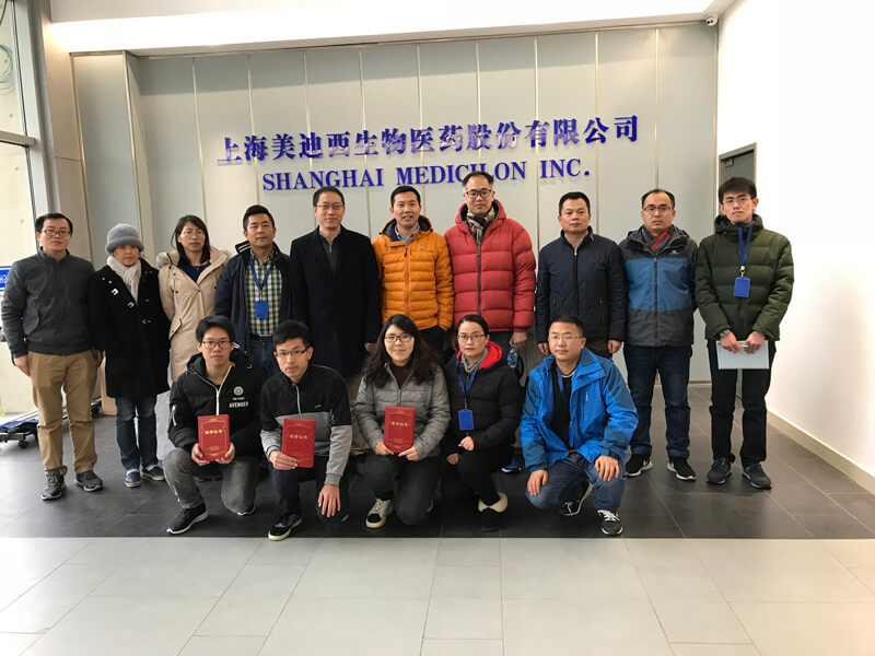 图为与会职员米乐YY易游南汇园区合影